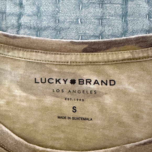 Lucky Brand Green and Tan Camo Knot-Front Tee Size Small - Picture 3 of 4